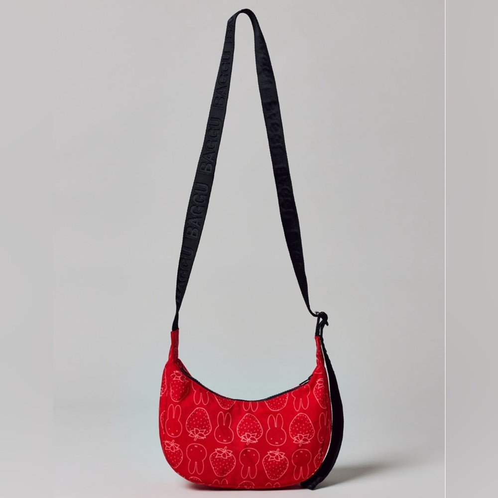 Baggu X MUFFY UO Exclusive.Small Crescent Red Shoulder Bag NEW RARE